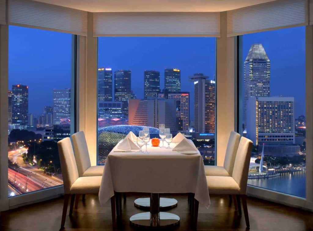 Singapore luxurious rooftop bar 